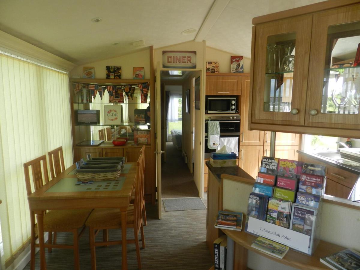 Cwtch Caravans Little Haven Exterior foto